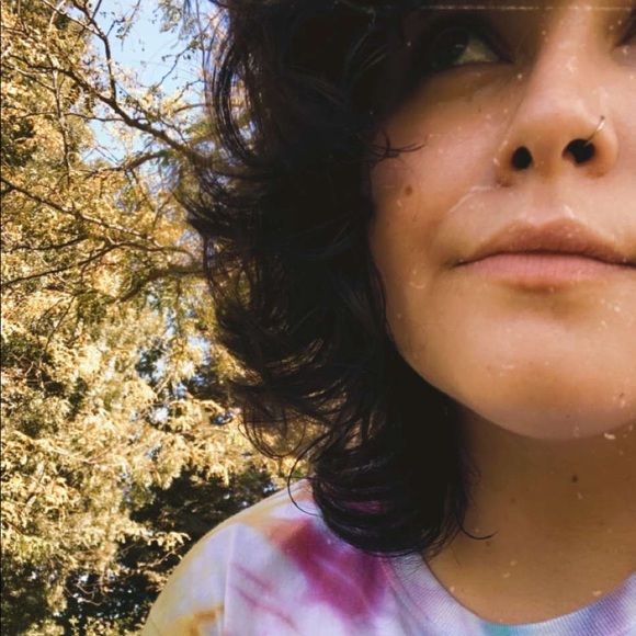 Meet your Posher, Aline - Picture 1 of 1